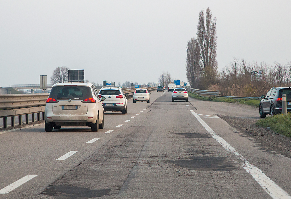 auto contromano semina il panico in transpolesana tra cerea e legnago la notizia news