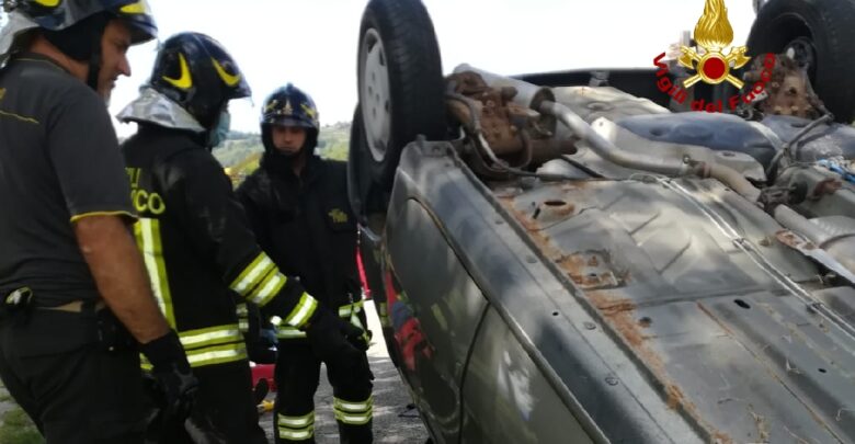 L'auto ribaltatasi oggi a Marano di V.